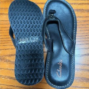 Clarks brand new flip flop/sandles Black